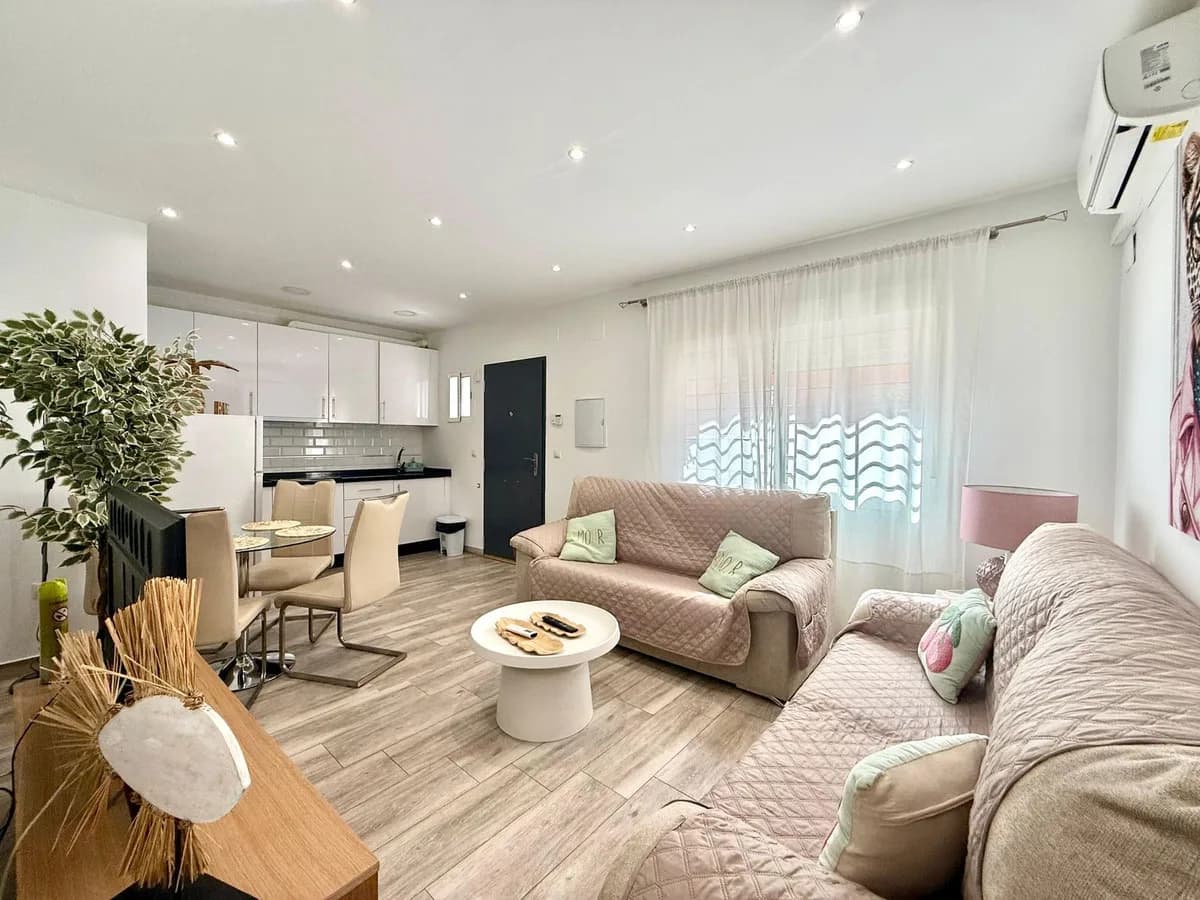 2 Bedroom Ground Floor Apartment for Sale in Fuengirola, Málaga