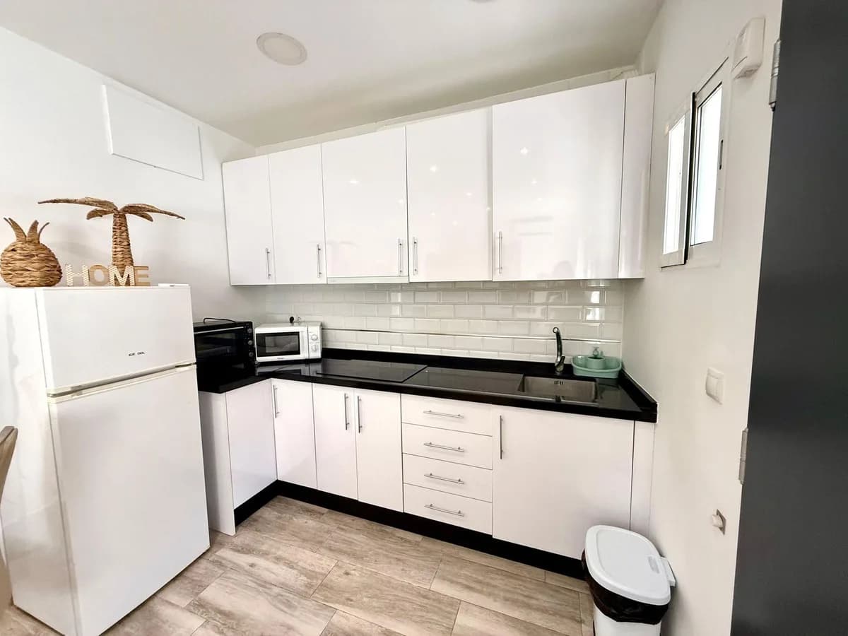 2 Bedroom Ground Floor Apartment for Sale in Fuengirola, Málaga - Image 2