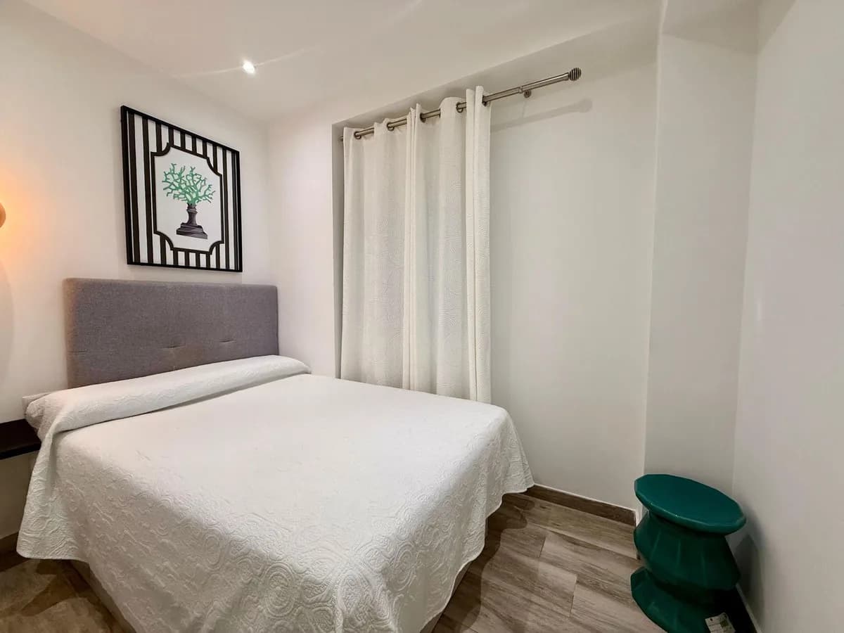 2 Bedroom Ground Floor Apartment for Sale in Fuengirola, Málaga - Image 3