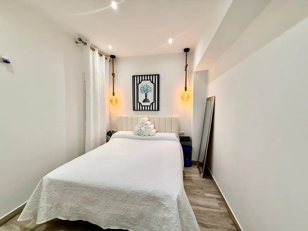 2 Bedroom Ground Floor Apartment for Sale in Fuengirola, Málaga - Image 4