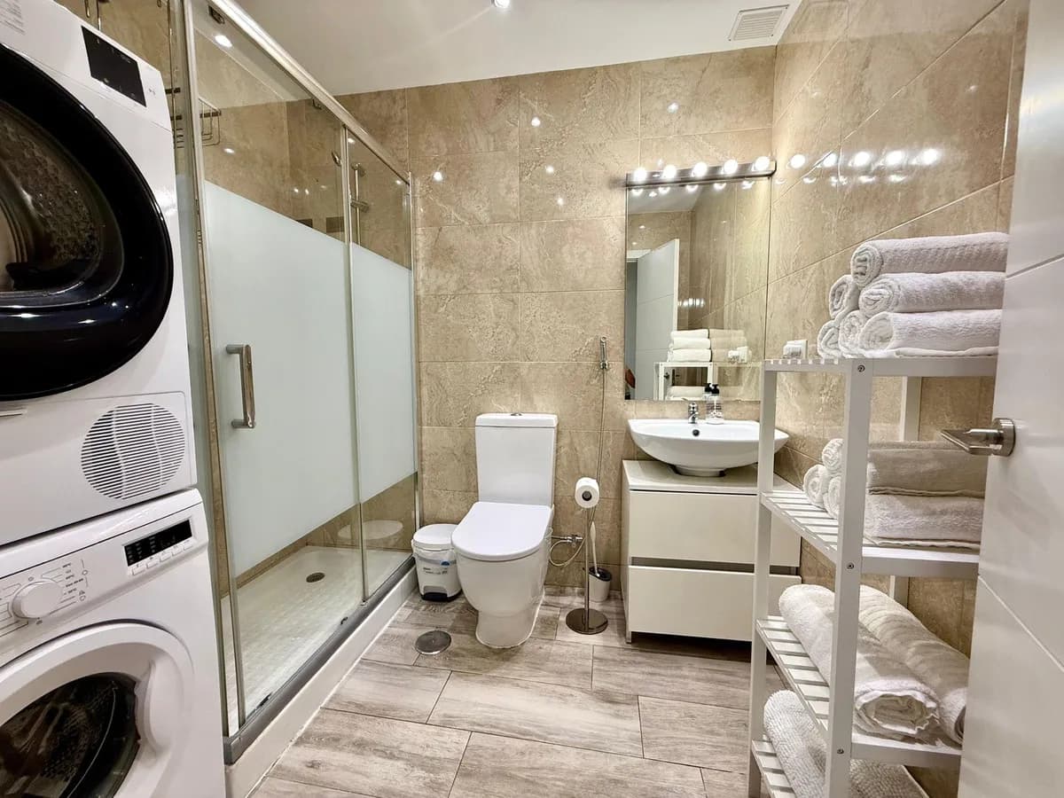 2 Bedroom Ground Floor Apartment for Sale in Fuengirola, Málaga - Image 5