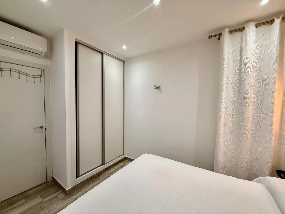 2 Bedroom Ground Floor Apartment for Sale in Fuengirola, Málaga - Image 8