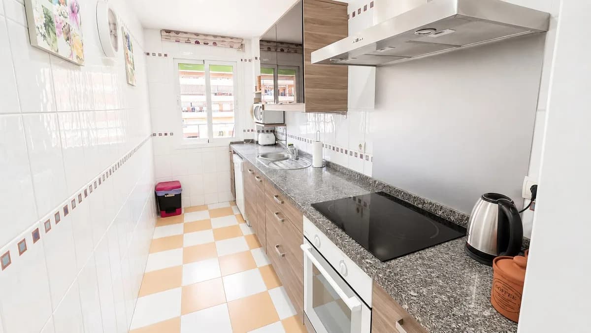 2 Bedroom Middle Floor Apartment for Sale in San Luis de Sabinillas, Málaga - Image 8