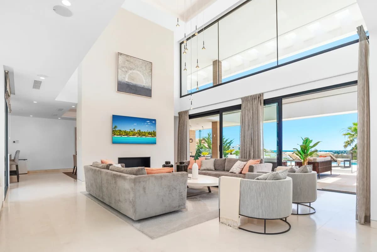 5 Bedroom Detached Villa for Sale in Benahavís, Málaga - Image 3