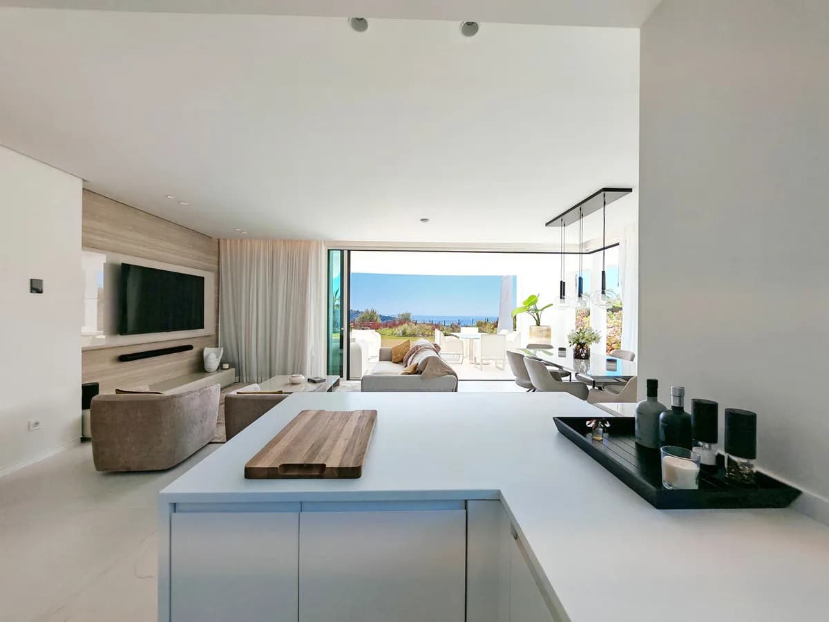 3 Bedroom Ground Floor Apartment for Sale in Marbella, Málaga - Image 6