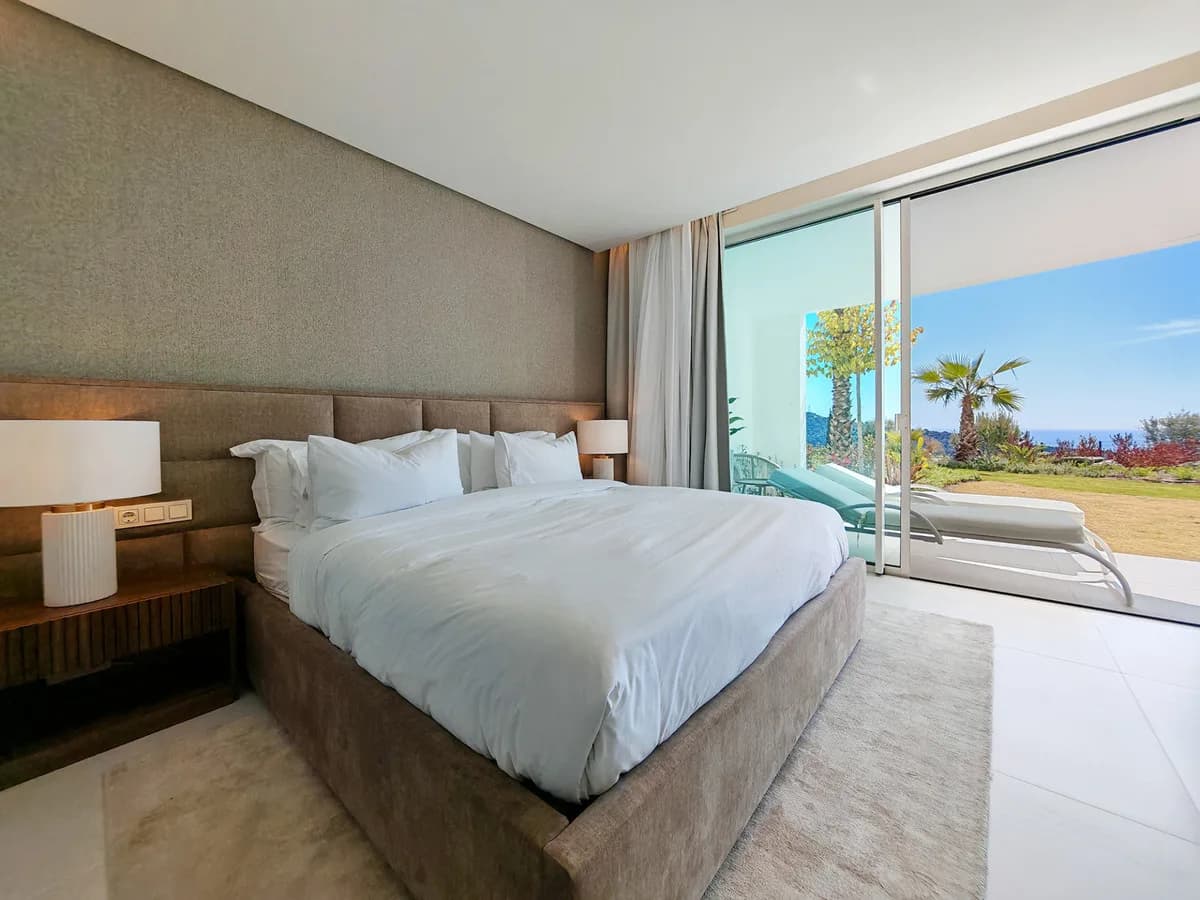 3 Bedroom Ground Floor Apartment for Sale in Marbella, Málaga - Image 9