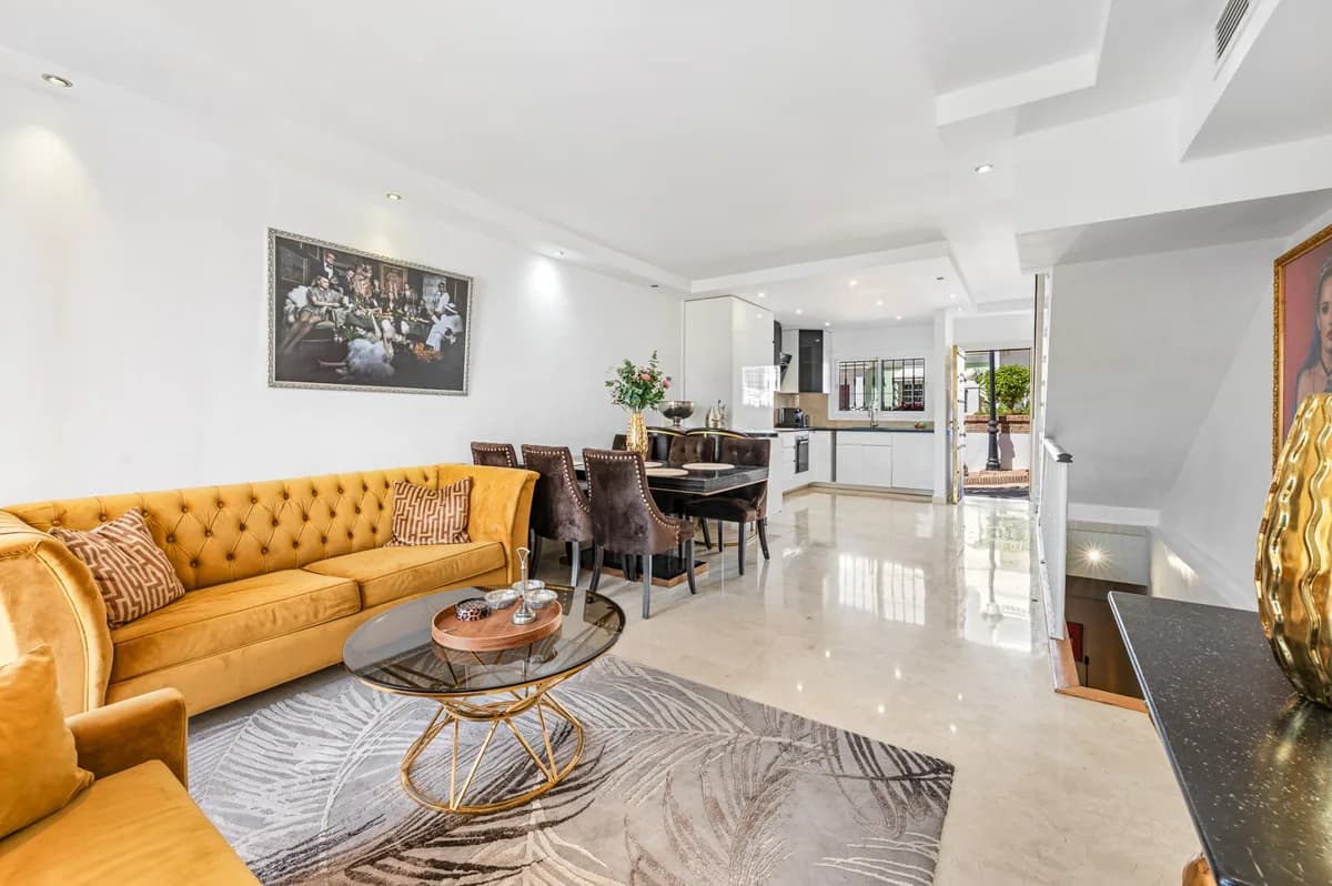 3 Bedroom Townhouse for Sale in Nueva Andalucía, Málaga - Image 9