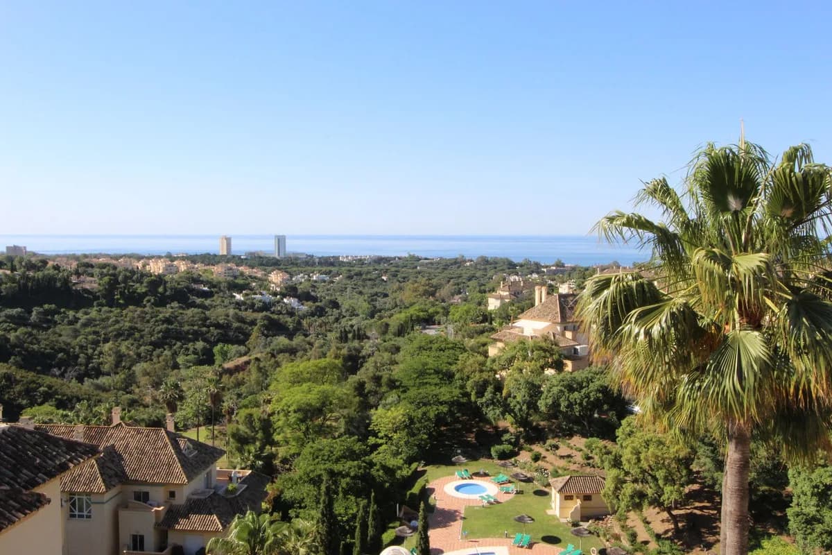 3 Bedroom Penthouse Duplex for Sale in Elviria, Málaga - Image 2