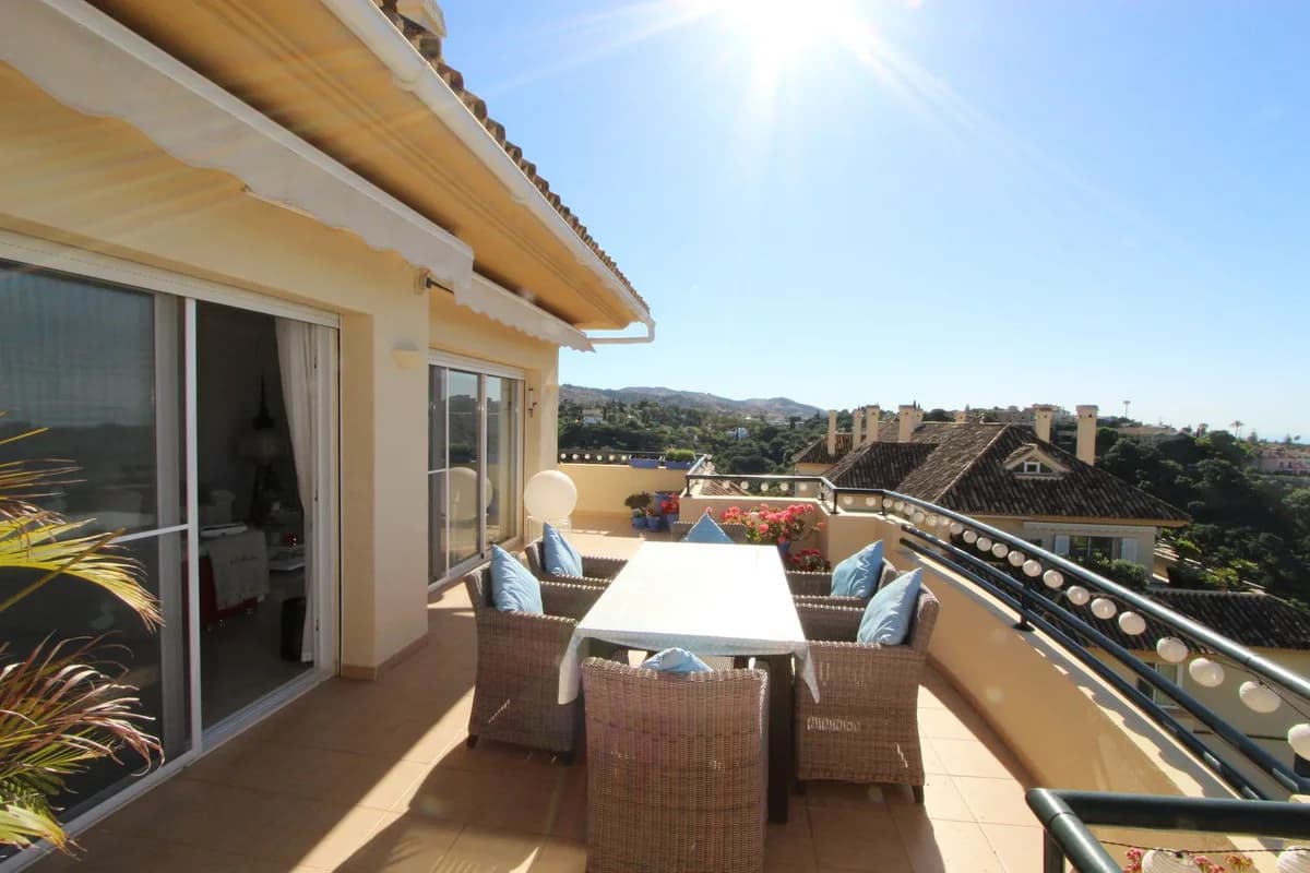 3 Bedroom Penthouse Duplex for Sale in Elviria, Málaga - Image 8