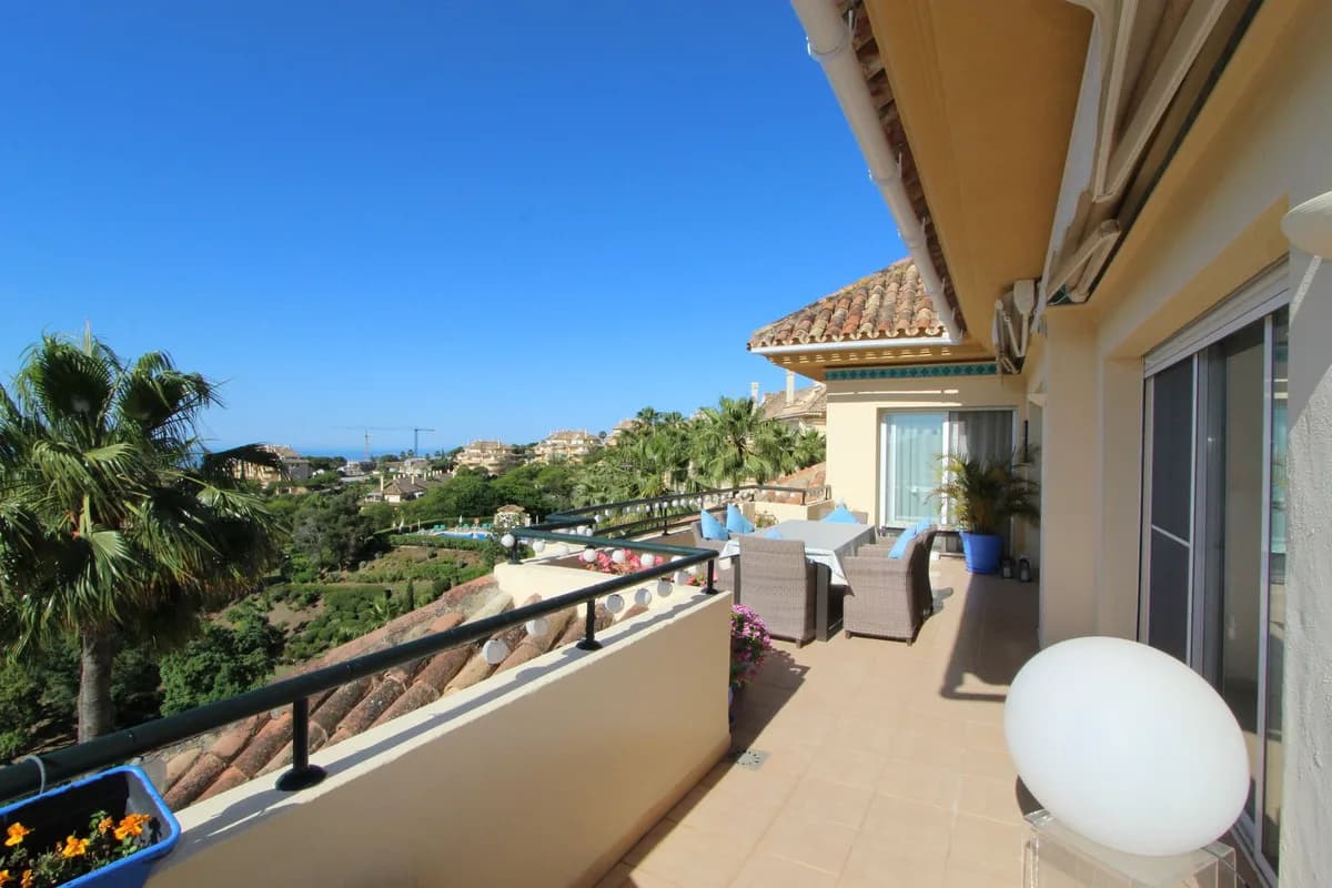 3 Bedroom Penthouse Duplex for Sale in Elviria, Málaga - Image 9