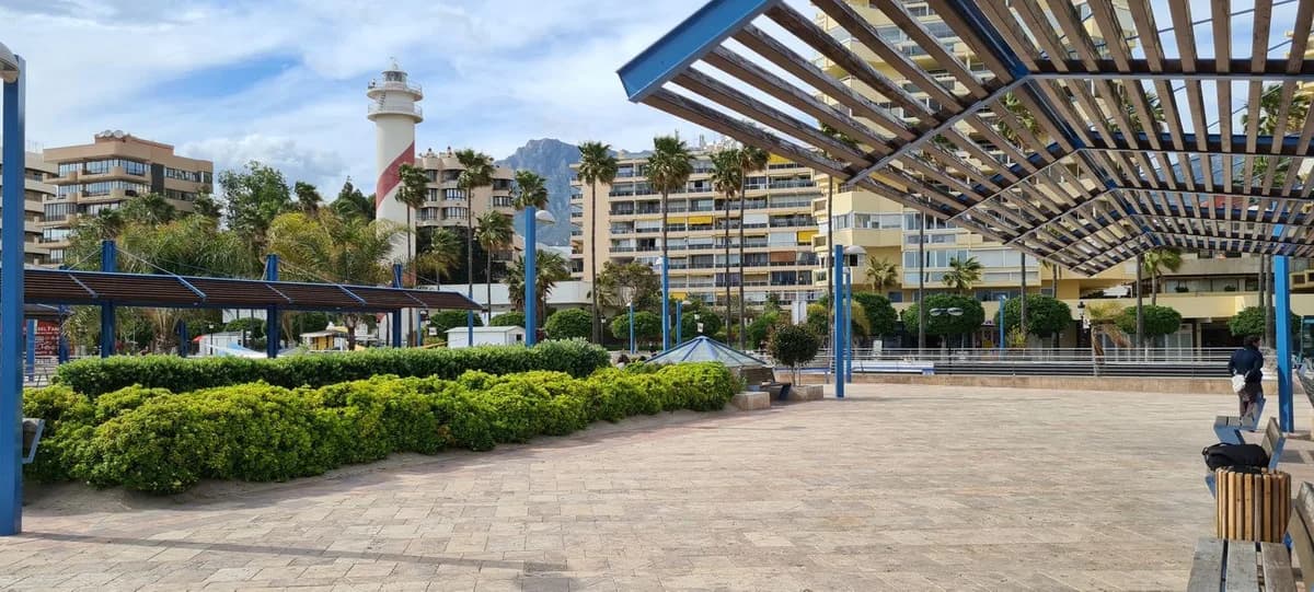 3 Bedroom Middle Floor Apartment for Sale in Marbella, Málaga - Image 3