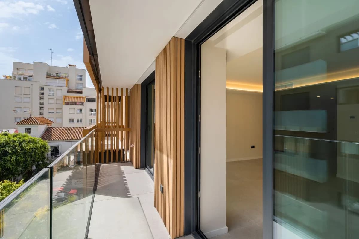 3 Bedroom Middle Floor Apartment for Sale in Marbella, Málaga - Image 4