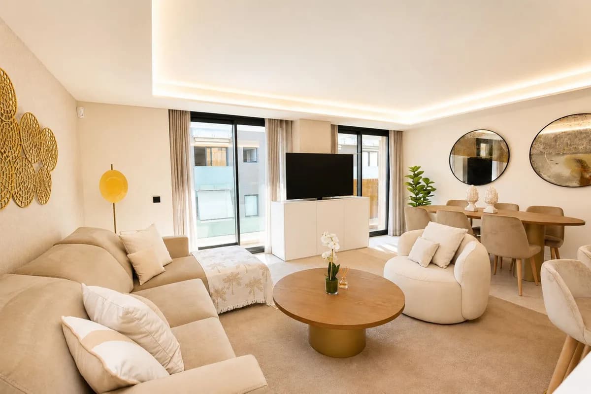 3 Bedroom Middle Floor Apartment for Sale in Marbella, Málaga - Image 7