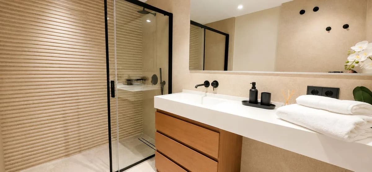 3 Bedroom Middle Floor Apartment for Sale in Marbella, Málaga - Image 9