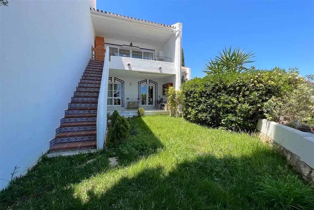 4 Bedroom Semi-Detached House for Sale in Mijas, Málaga - Image 4