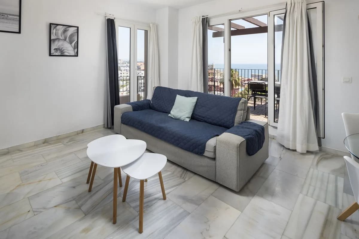 2 Bedroom Middle Floor Apartment for Sale in Benalmadena, Málaga - Image 6