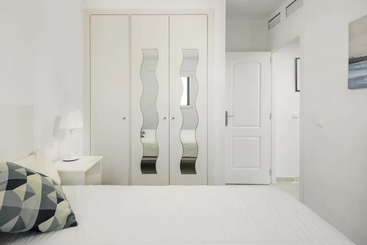 2 Bedroom Middle Floor Apartment for Sale in Benalmadena, Málaga - Image 8
