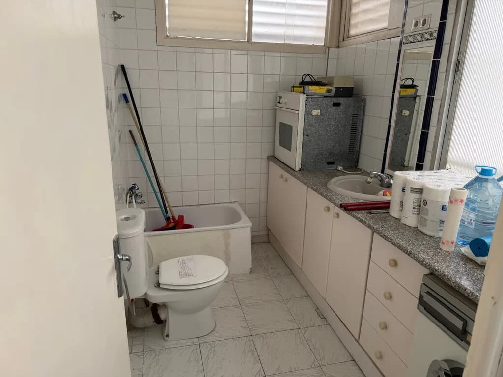 3 Bedroom Middle Floor Apartment for Sale in Los Boliches, Málaga - Image 7