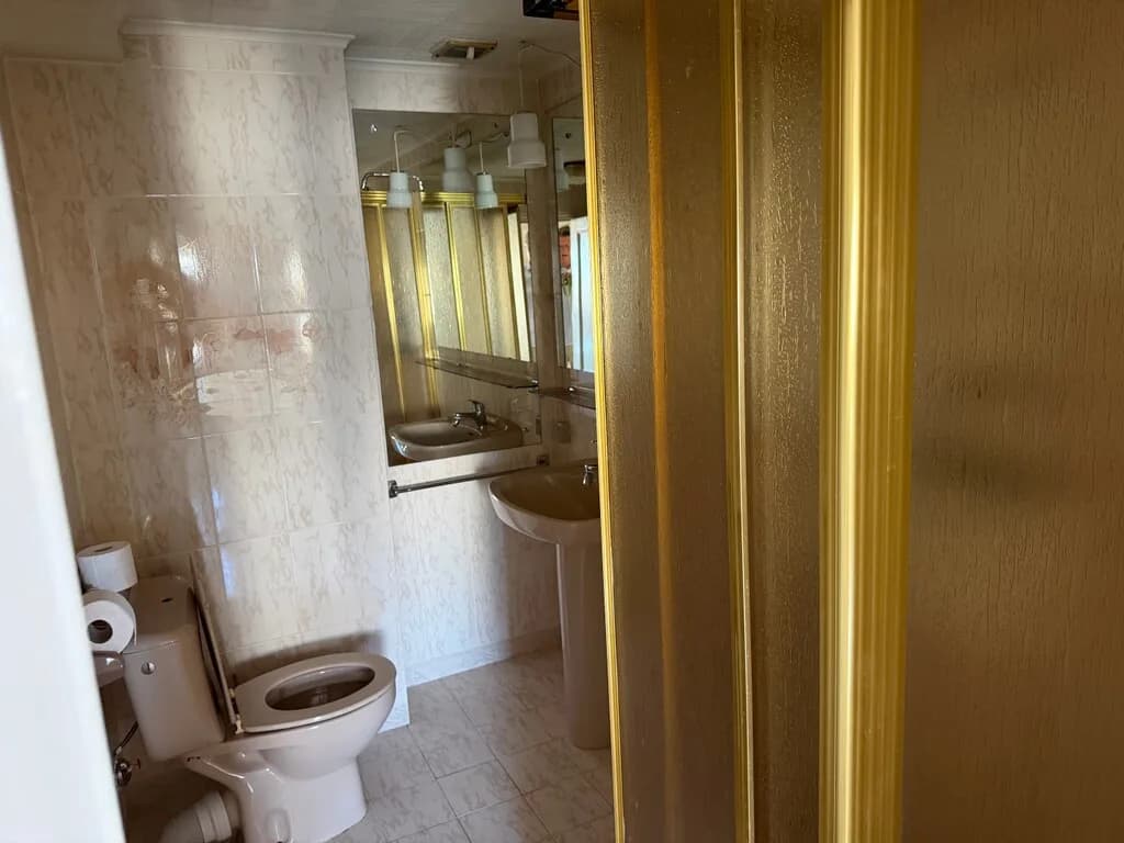 3 Bedroom Middle Floor Apartment for Sale in Los Boliches, Málaga - Image 8
