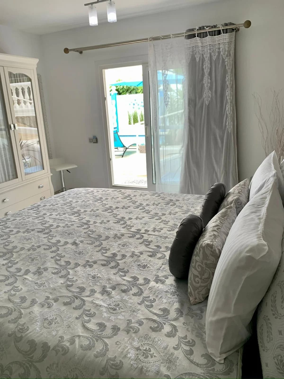 4 Bedroom Detached Villa for Sale in Benalmadena, Málaga - Image 9