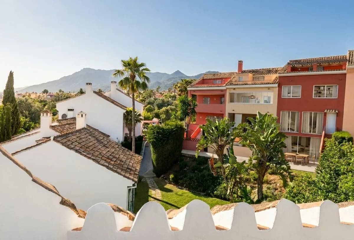 3 Bedroom Townhouse for Sale in Marbella, Málaga - Image 2