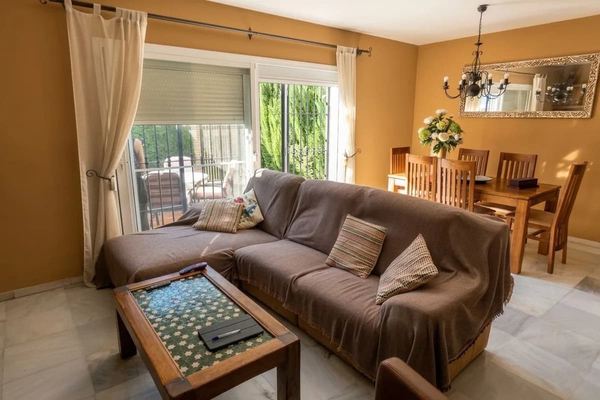 3 Bedroom Townhouse for Sale in Marbella, Málaga - Image 4