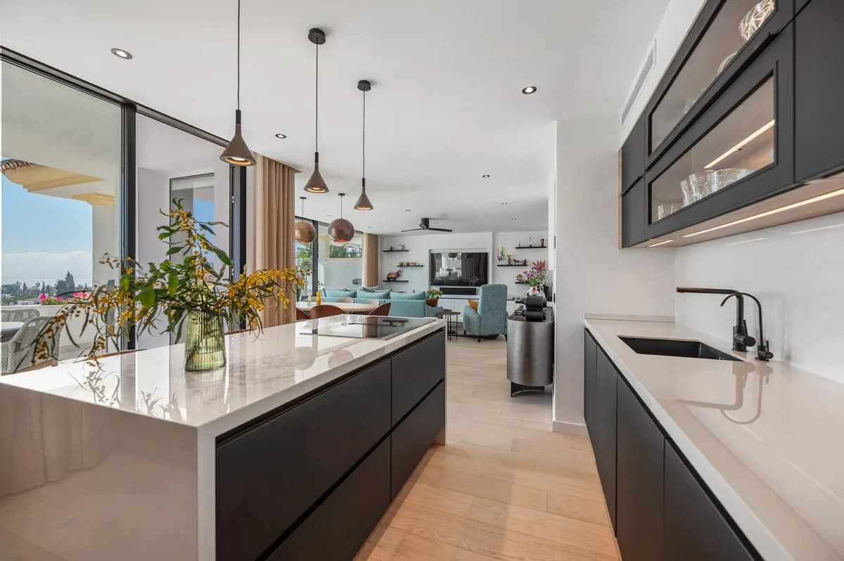 3 Bedroom Penthouse Duplex for Sale in The Golden Mile, Málaga - Image 8