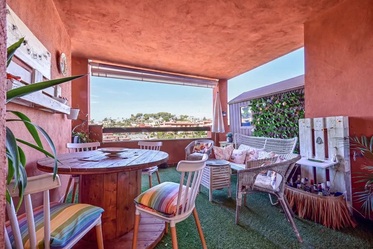 2 Bedroom Middle Floor Apartment for Sale in Reserva de Marbella, Málaga - Image 2