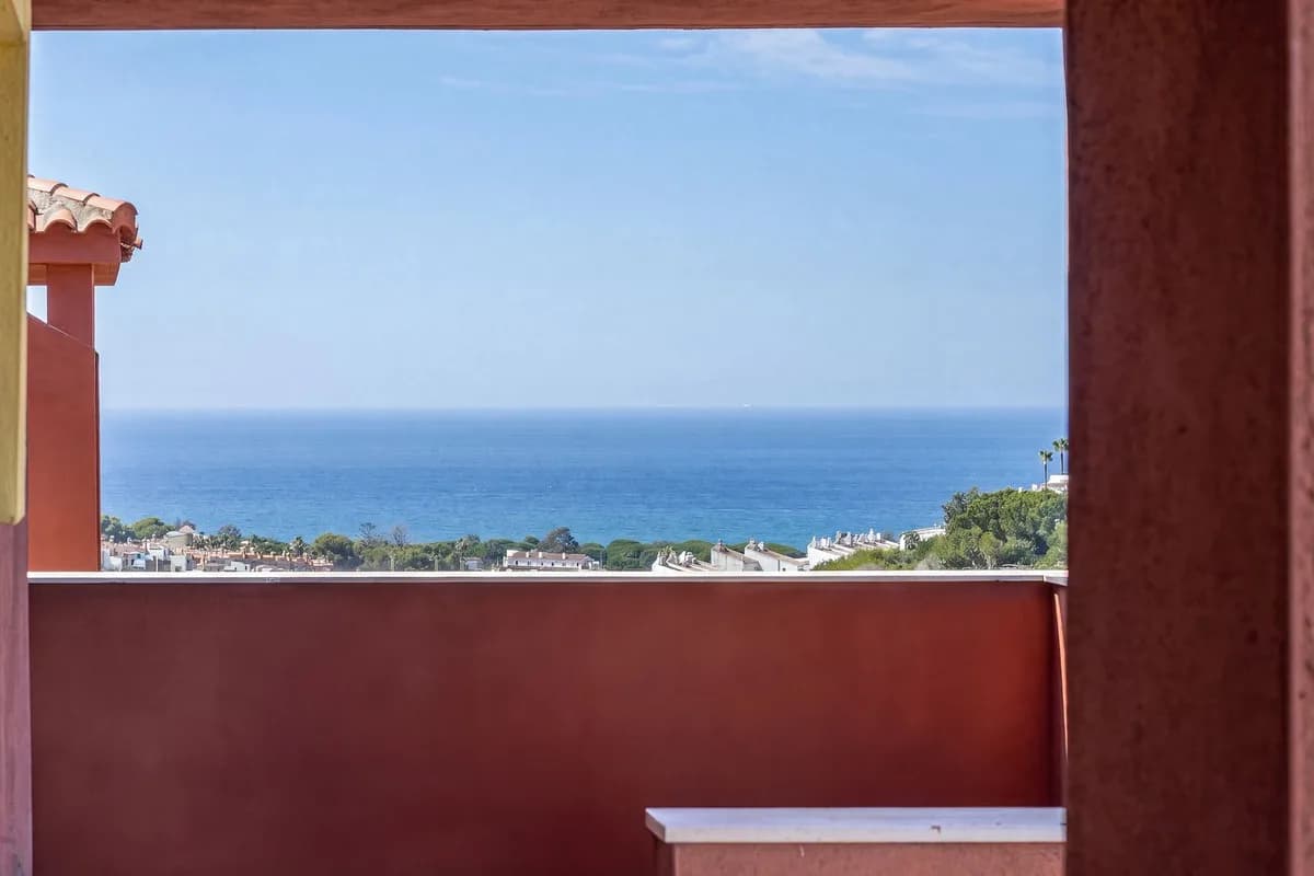 2 Bedroom Middle Floor Apartment for Sale in Reserva de Marbella, Málaga - Image 3