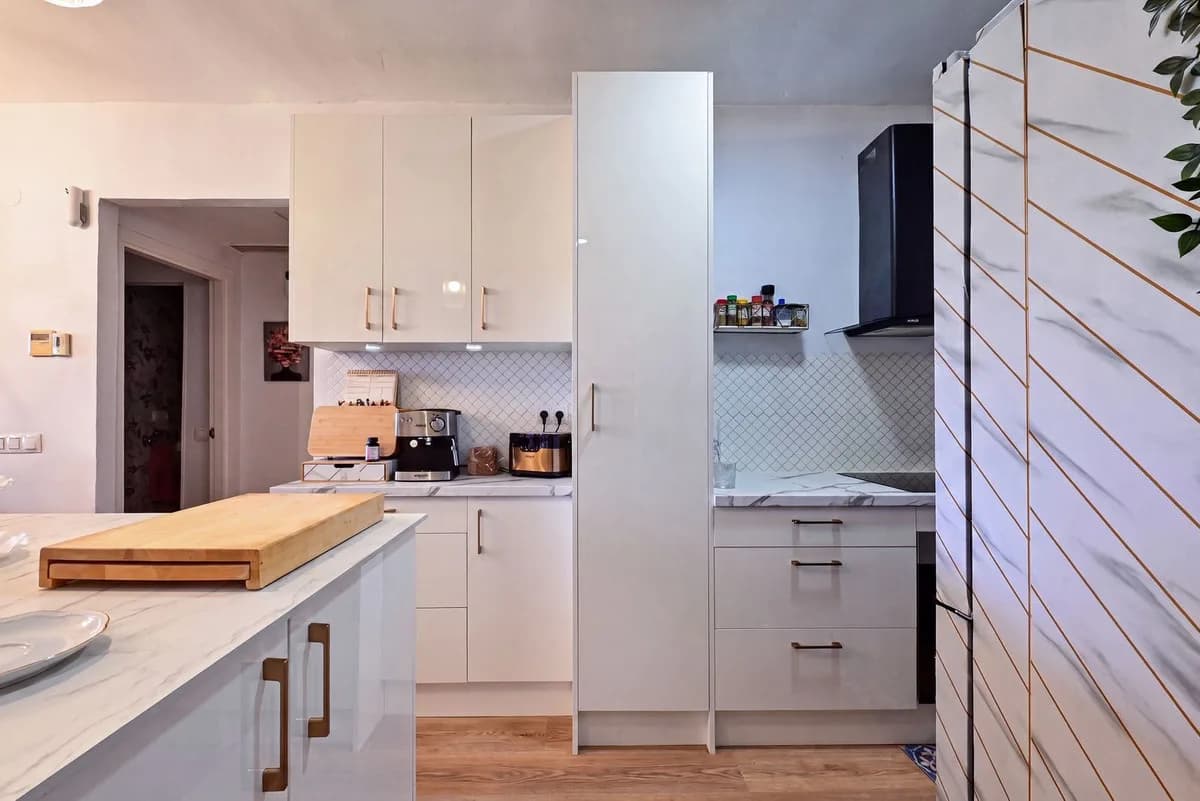 2 Bedroom Middle Floor Apartment for Sale in Reserva de Marbella, Málaga - Image 8