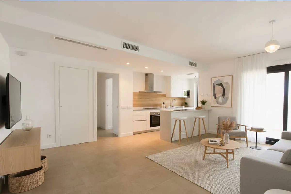 2 Bedroom Middle Floor Apartment for Sale in Estepona, Málaga - Image 2