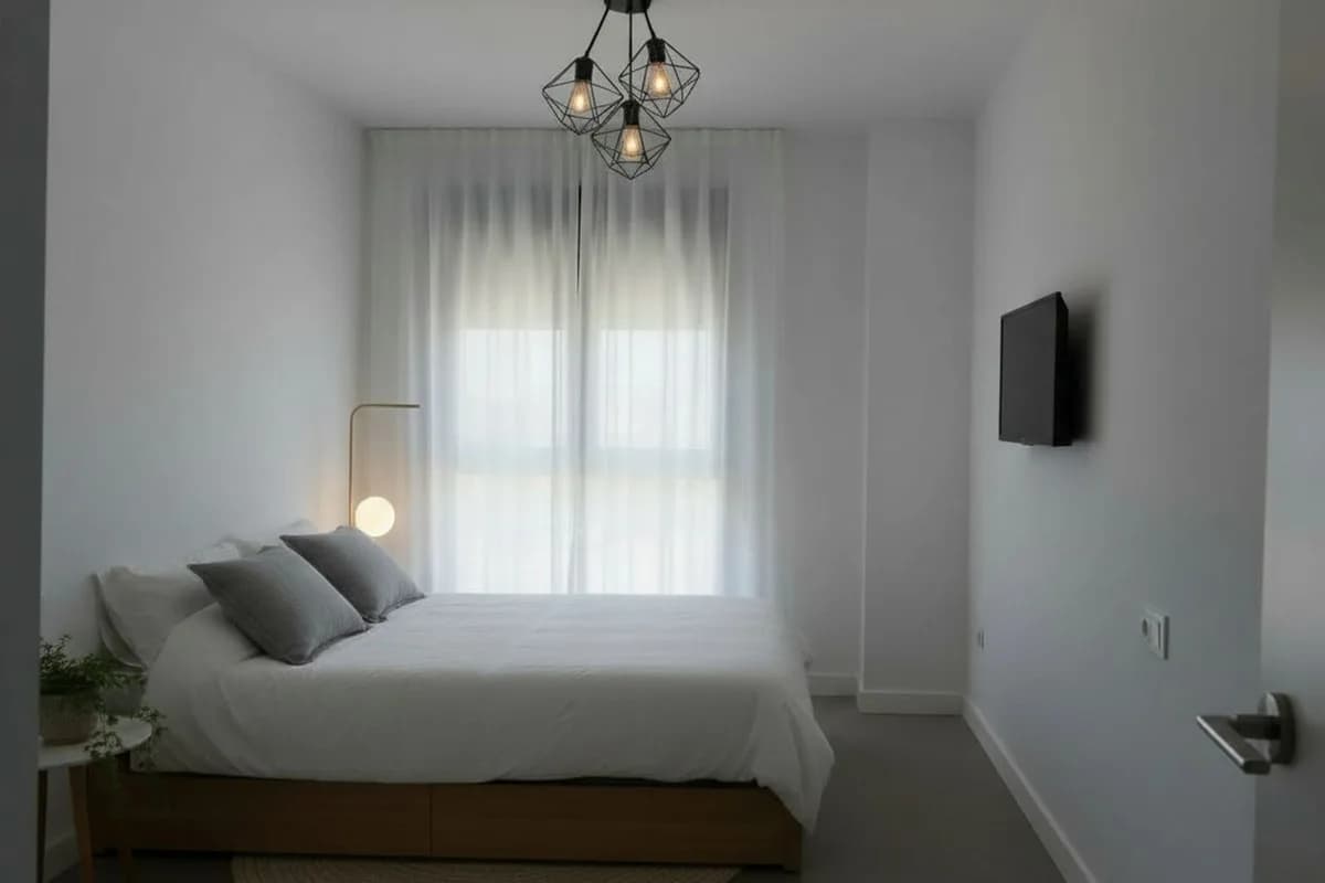 2 Bedroom Middle Floor Apartment for Sale in Estepona, Málaga - Image 5