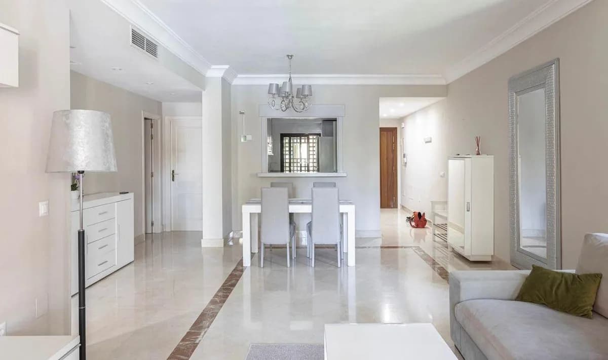 2 Bedroom Ground Floor Apartment for Sale in San Pedro de Alcántara, Málaga - Image 4