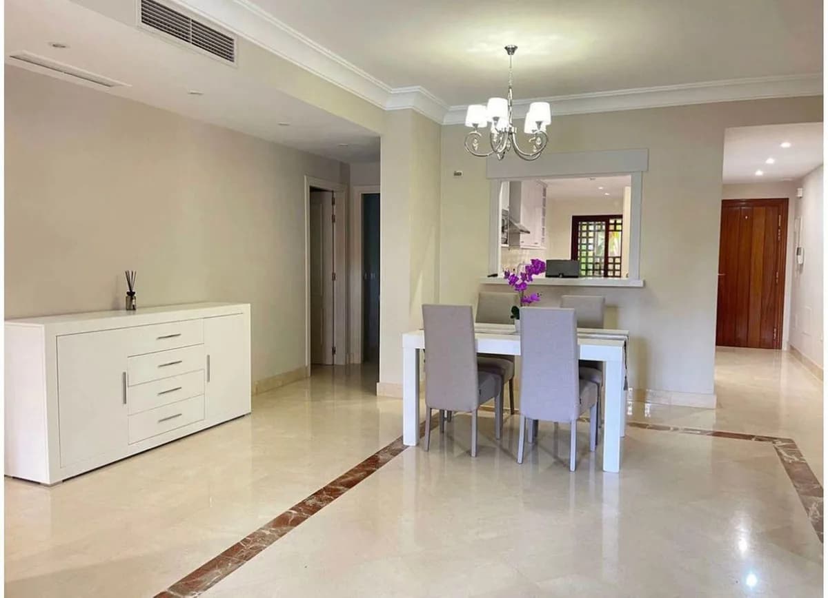 2 Bedroom Ground Floor Apartment for Sale in San Pedro de Alcántara, Málaga - Image 5