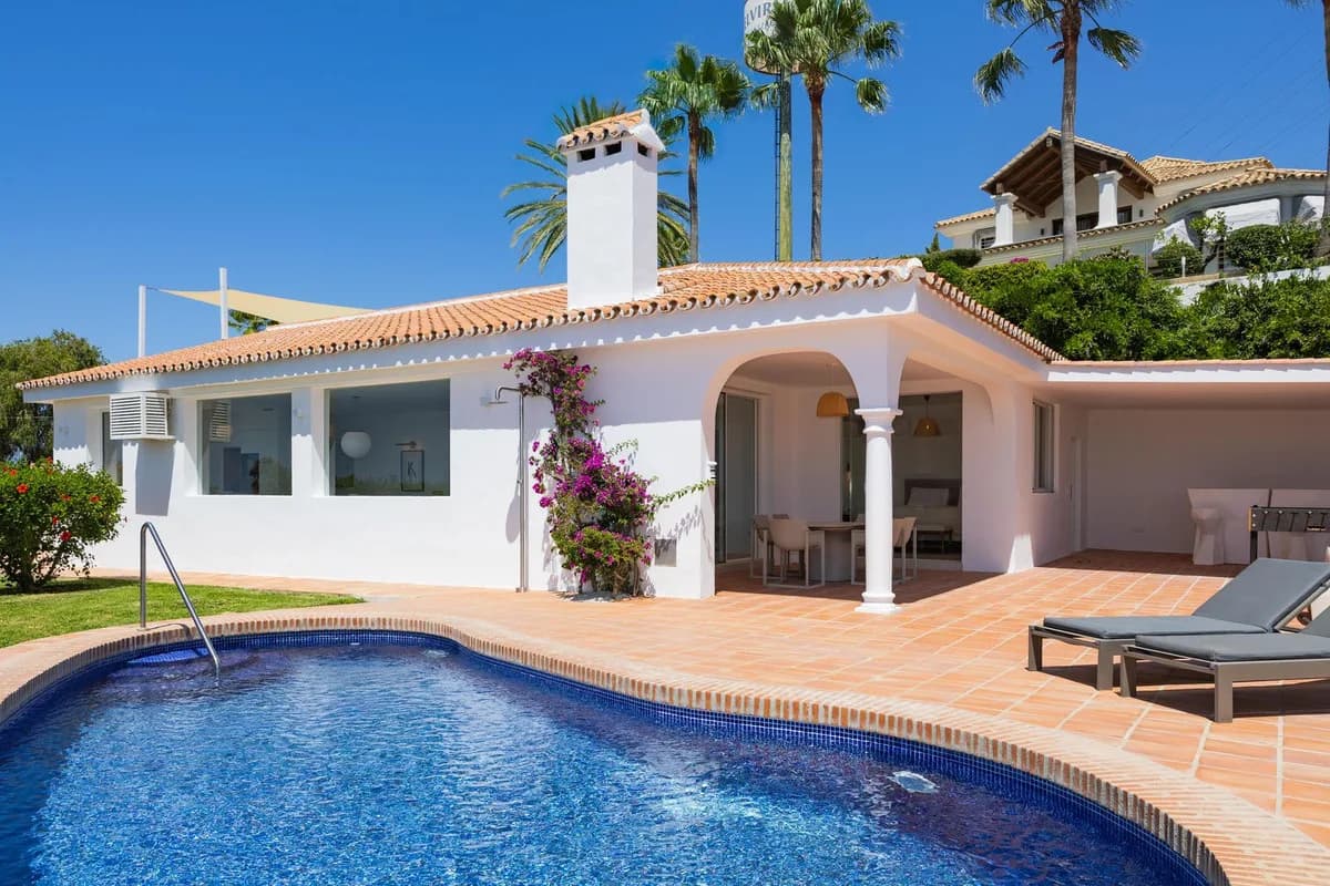 4 Bedroom Detached Villa for Sale in Elviria, Málaga - Image 6