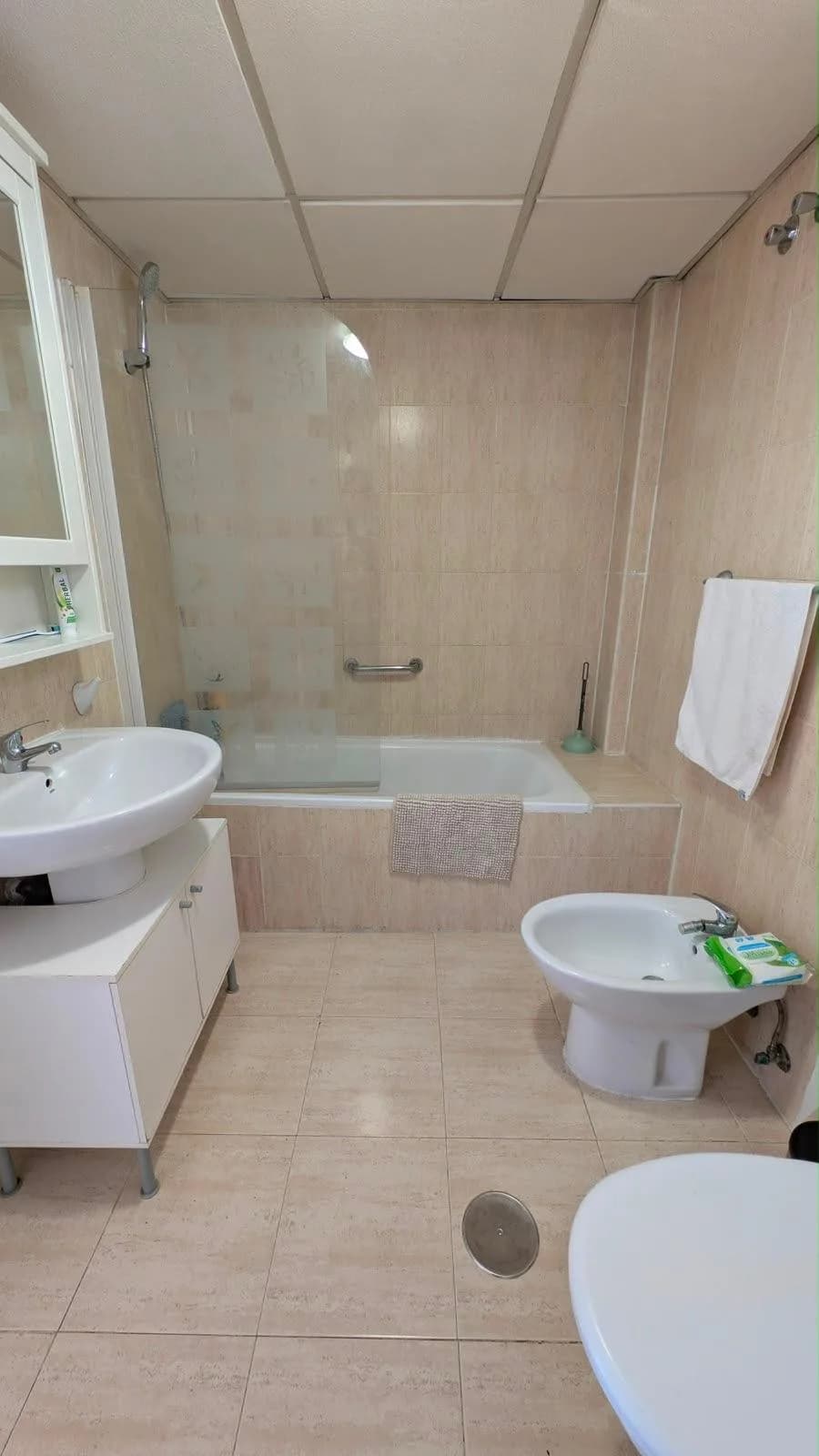 2 Bedroom Middle Floor Apartment for Sale in Torrequebrada, Málaga - Image 5
