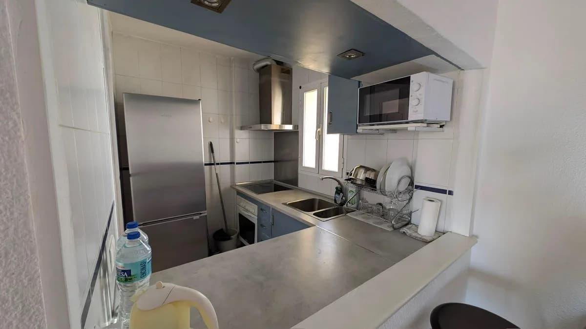 2 Bedroom Middle Floor Apartment for Sale in Torrequebrada, Málaga - Image 7