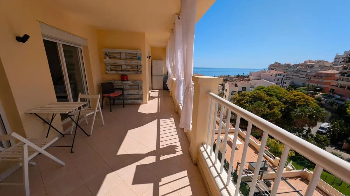 2 Bedroom Middle Floor Apartment for Sale in Torrequebrada, Málaga - Image 8