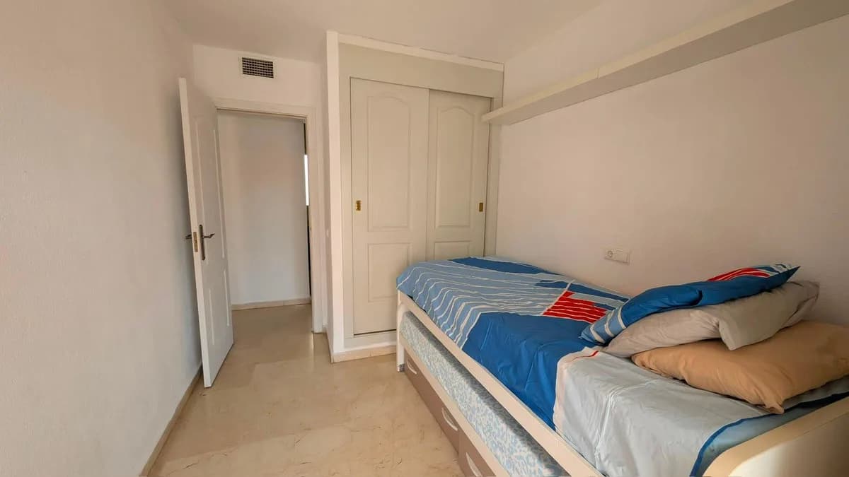2 Bedroom Middle Floor Apartment for Sale in Torrequebrada, Málaga - Image 9