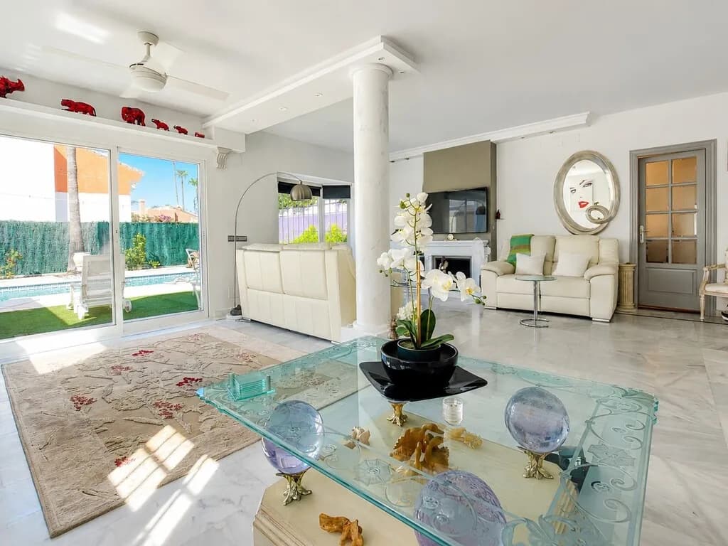 4 Bedroom Detached Villa for Sale in Atalaya, Málaga - Image 4