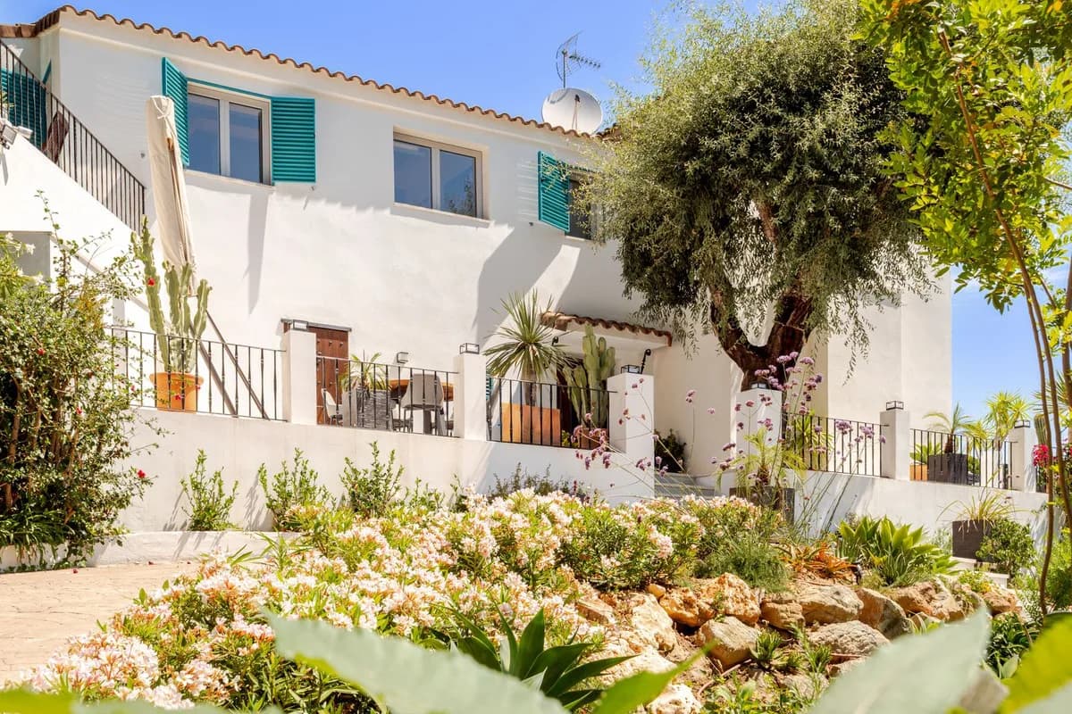 5 Bedroom Detached Villa for Sale in El Madroñal, Málaga - Image 3