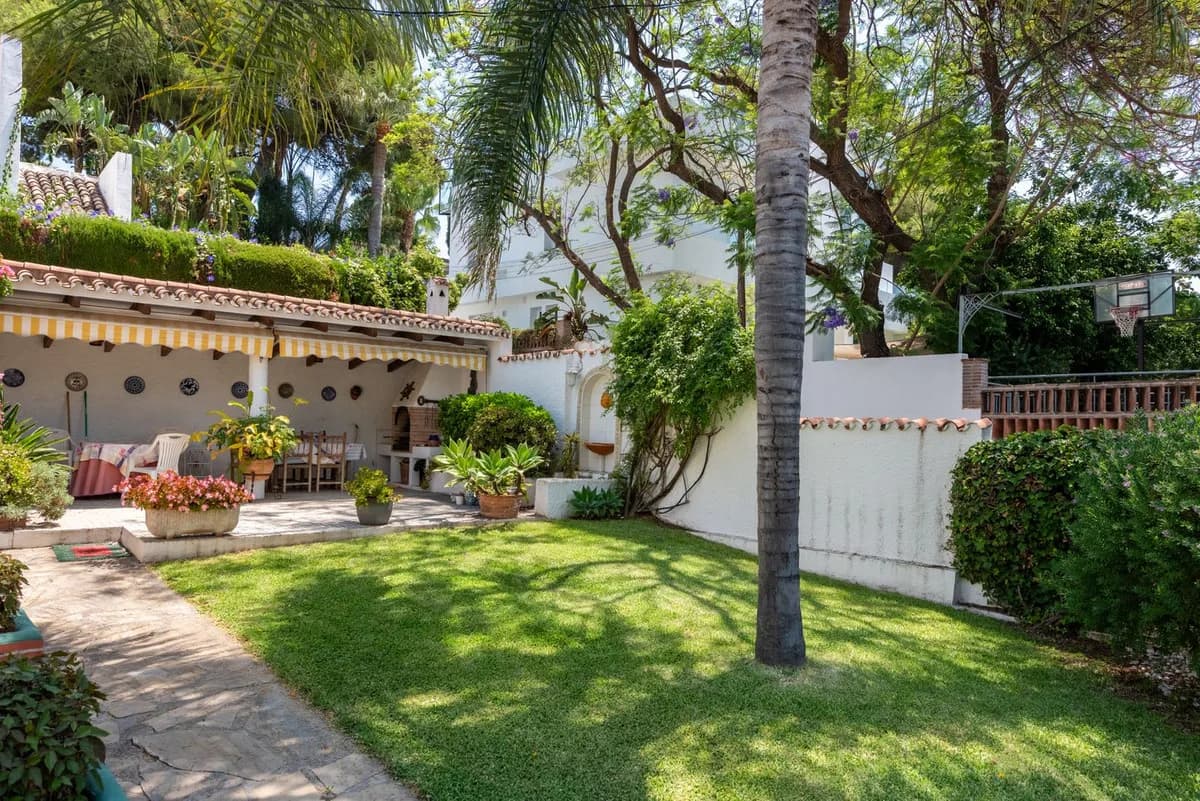 3 Bedroom Detached Villa for Sale in Nueva Andalucía, Málaga - Image 7