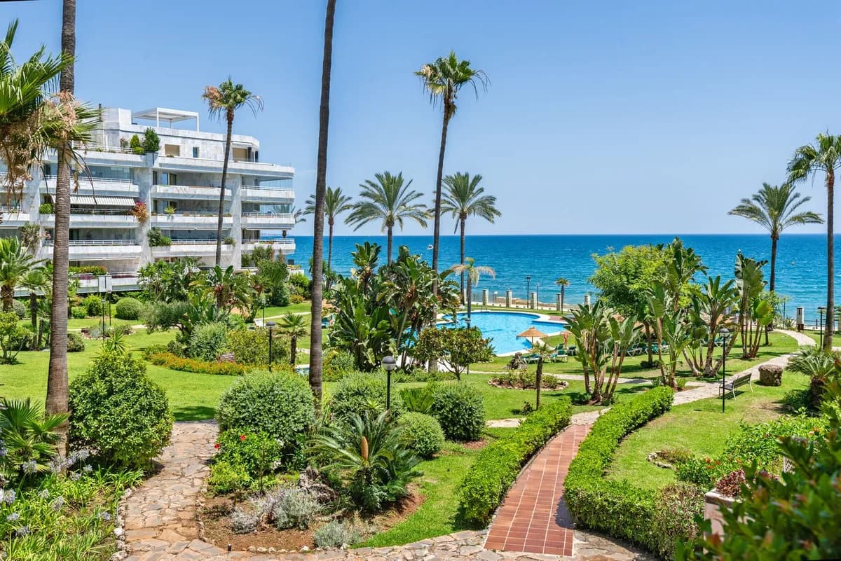 4 Bedroom Ground Floor Apartment for Sale in Marbella, Málaga