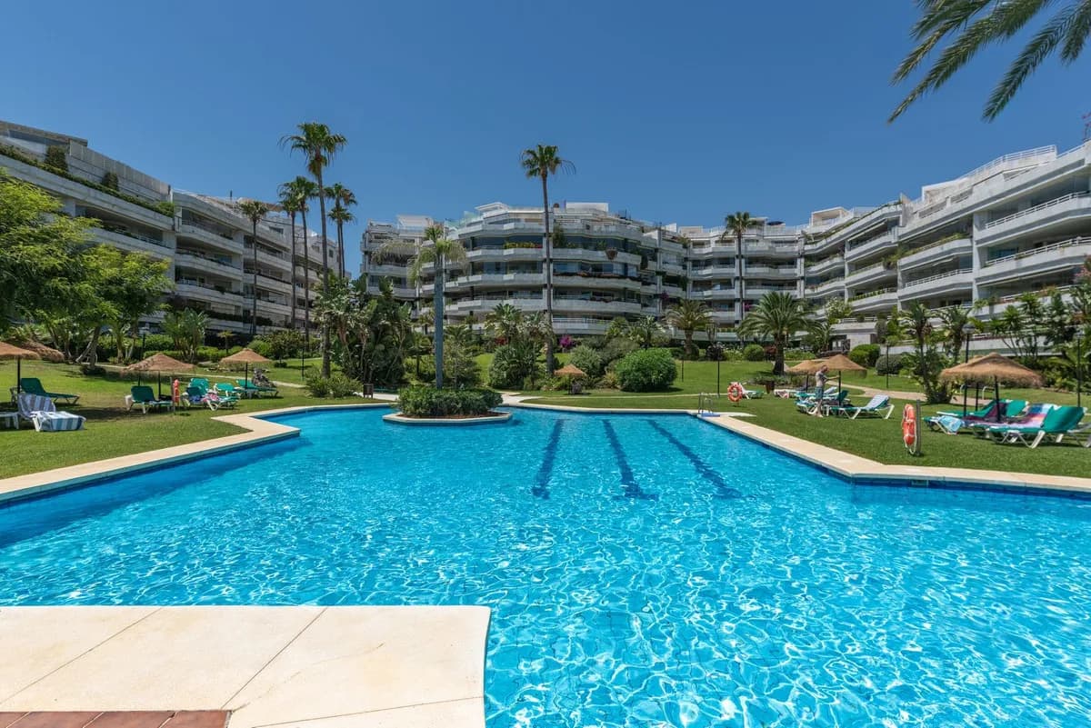 4 Bedroom Ground Floor Apartment for Sale in Marbella, Málaga - Image 2