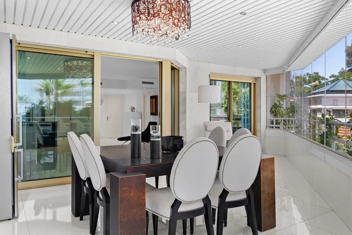 4 Bedroom Ground Floor Apartment for Sale in Marbella, Málaga - Image 9