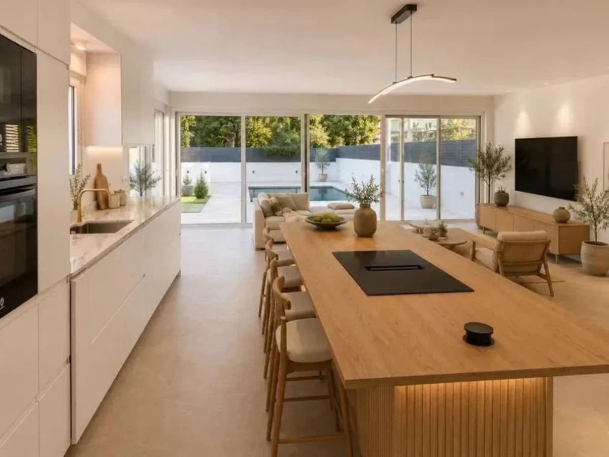 4 Bedroom Detached Villa for Sale in Marbella, Málaga - Image 5