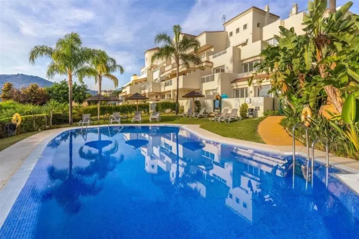 2 Bedroom Ground Floor Apartment for Sale in Benahavís, Málaga