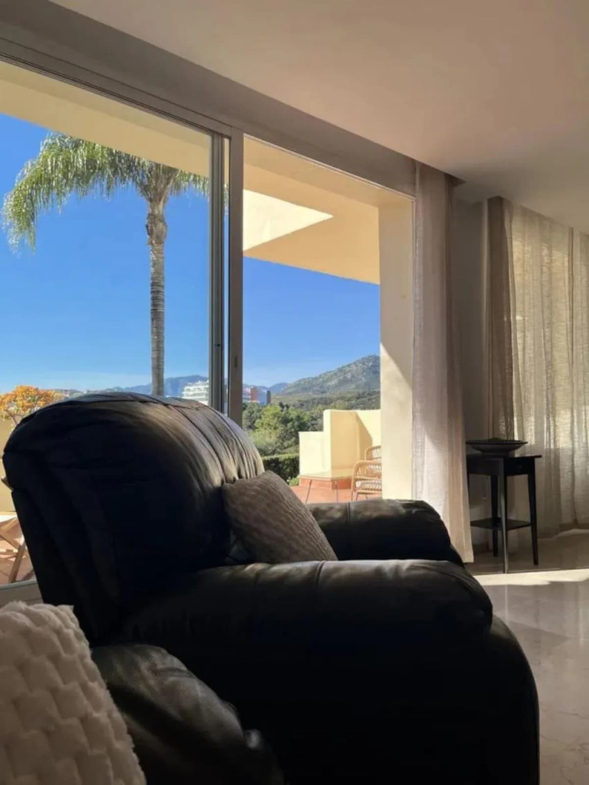 2 Bedroom Ground Floor Apartment for Sale in Benahavís, Málaga - Image 7