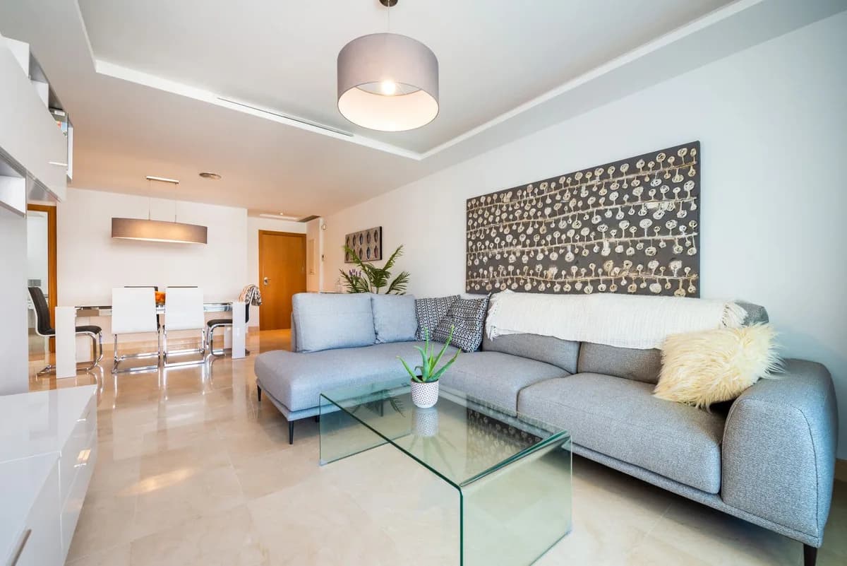 3 Bedroom Middle Floor Apartment for Sale in San Pedro de Alcántara, Málaga - Image 6