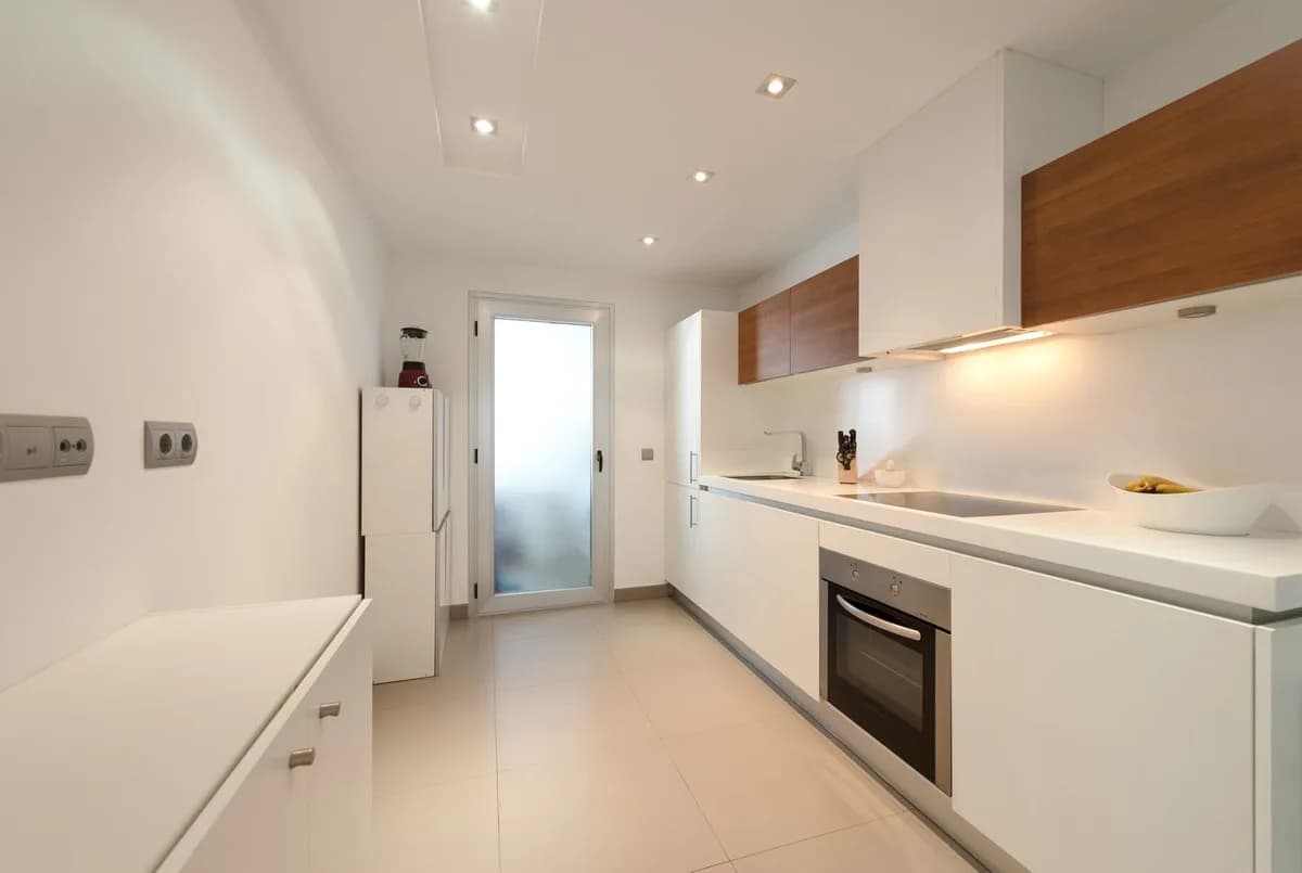 3 Bedroom Middle Floor Apartment for Sale in San Pedro de Alcántara, Málaga - Image 9